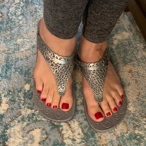 Brighton Silver Sandal/Flip Flops NWOT